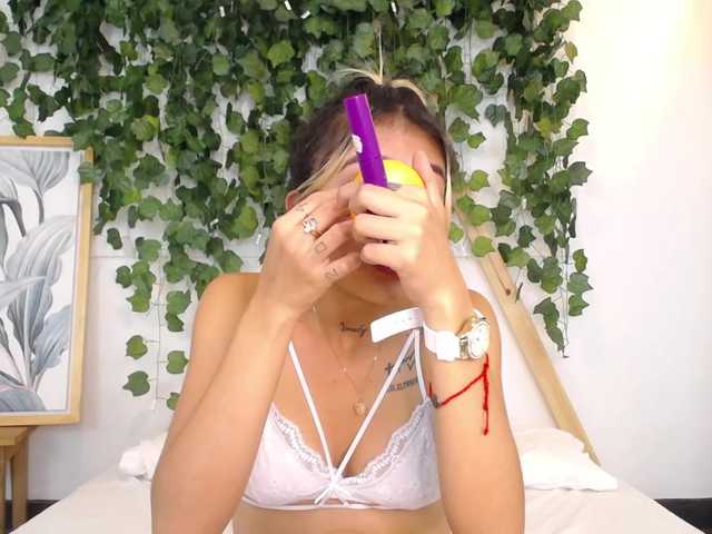 Live sex webcam photo for Nia-Roberts #272114009