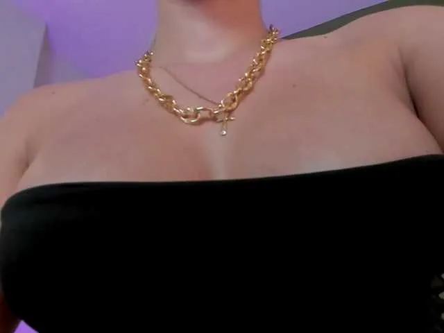 Live sex webcam photo for NiaBennet #273997038