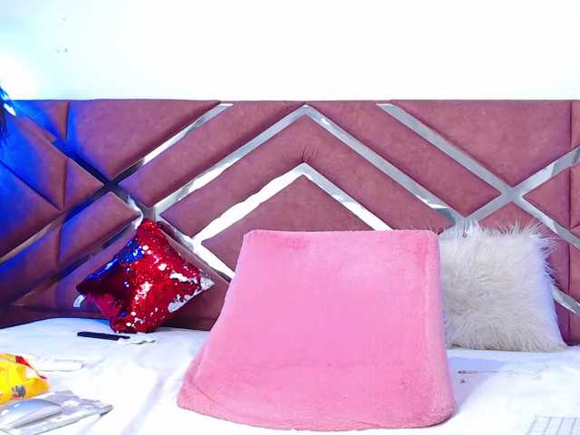 Live sex webcam photo for NiaPratt #277741865