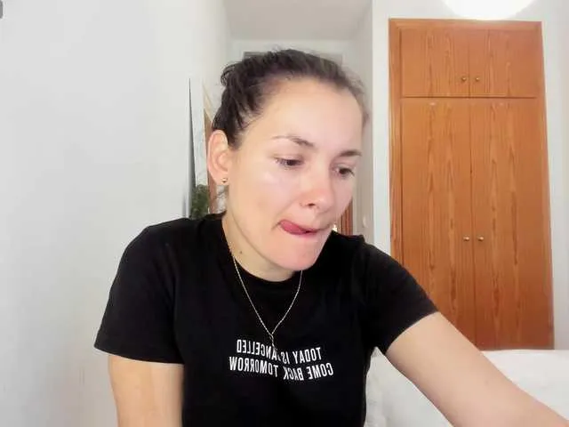 Live sex webcam photo for NiaStone #290995599