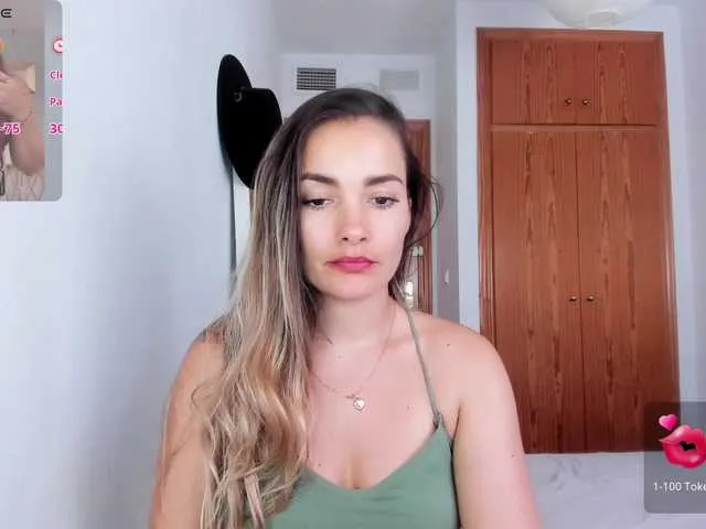 Live sex webcam photo for NiaStone #291487299