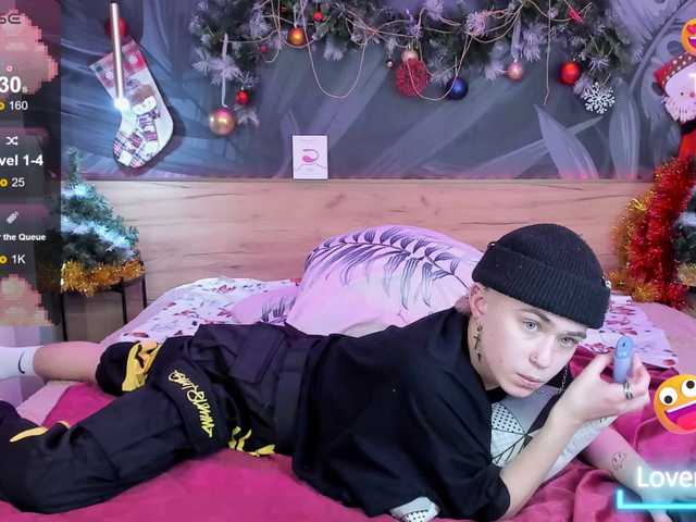 Live sex webcam photo for NickBlond #277102223