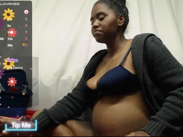 Live sex webcam photo for NickyKendal #290975620