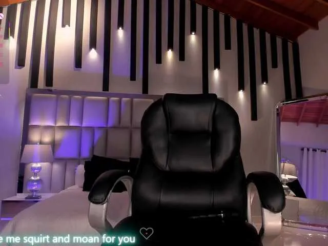 Live sex webcam photo for NickyLawson #292352691