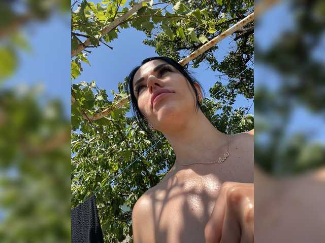 Live sex webcam photo for Nicol #273956290