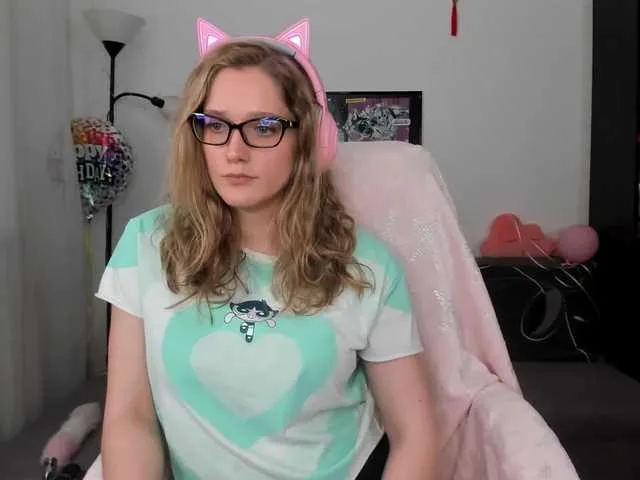 Live sex webcam photo for NicolMoon3 #273260563