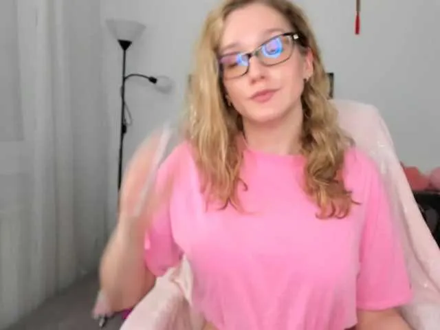 Live sex webcam photo for NicolMoon3 #273632928