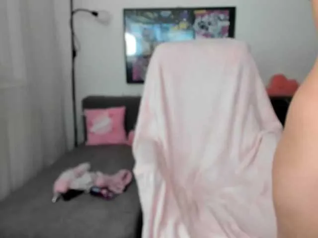 Live sex webcam photo for NicolMoon3 #273672546