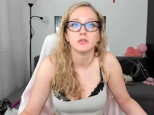 Live sex webcam photo for NicolMoon3 #273866115