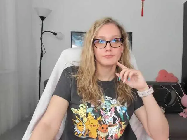 Live sex webcam photo for NicolMoon3 #273964746