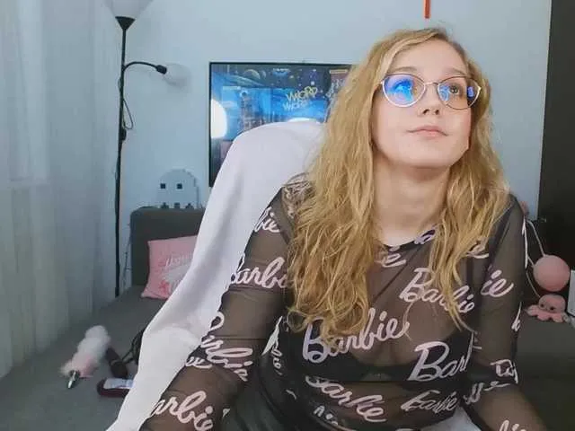 Live sex webcam photo for NicolMoon3 #274084232