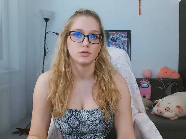 Live sex webcam photo for NicolMoon3 #274561607