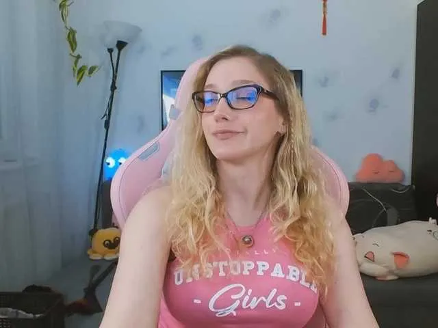 Live sex webcam photo for NicolMoon3 #275546556