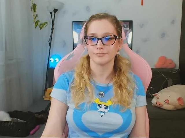 Live sex webcam photo for NicolMoon3 #275578928