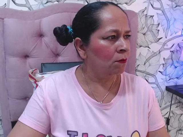 Live sex webcam photo for NicolTamara #290303800