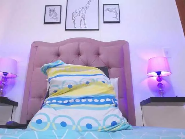 Live sex webcam photo for NicolTamara #290770293