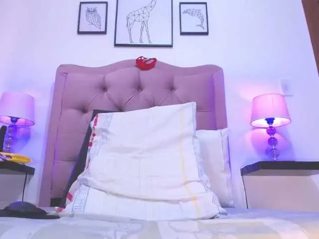 Live sex webcam photo for NicolTamara #290958206