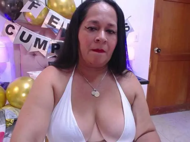 Live sex webcam photo for NicolTamara #290999228