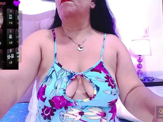 Live sex webcam photo for NicolTamara #291936657