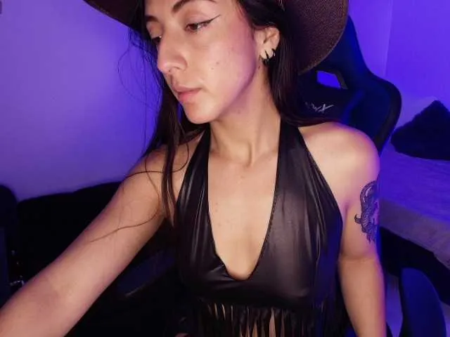 Live sex webcam photo for NicolWhitee #293317293
