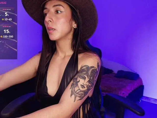 Live sex webcam photo for NicolWhitee #293931722