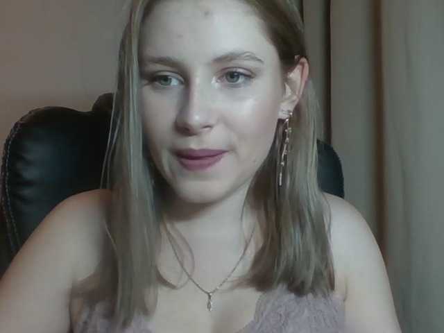 Live sex webcam photo for NicoleAdorable #276369929