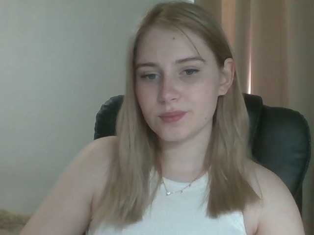 Live sex webcam photo for NicoleAdorable #278074728