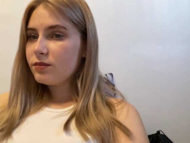 Live sex webcam photo for NicoleAdorable #285467915