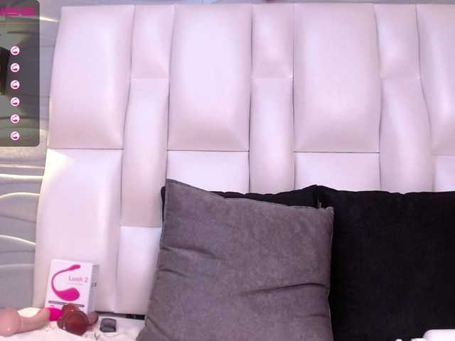 Live sex webcam photo for NicoleHotWild #271700638