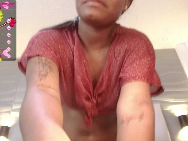 Live sex webcam photo for NicoleHotWild #272494702