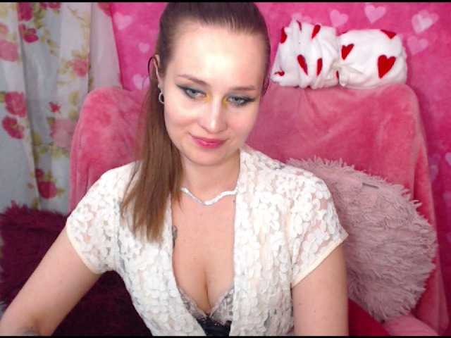 Live sex webcam photo for NicoleKisss #274110889