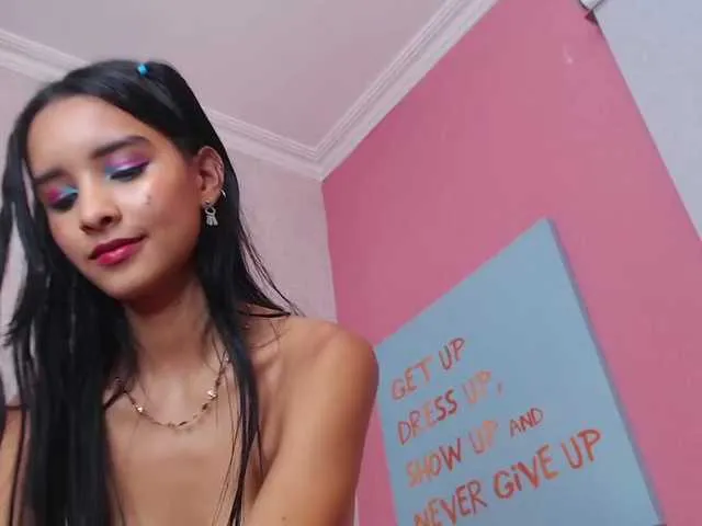 Live sex webcam photo for NicoleLee #271847099