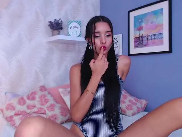 Live sex webcam photo for NicoleLee #271982546