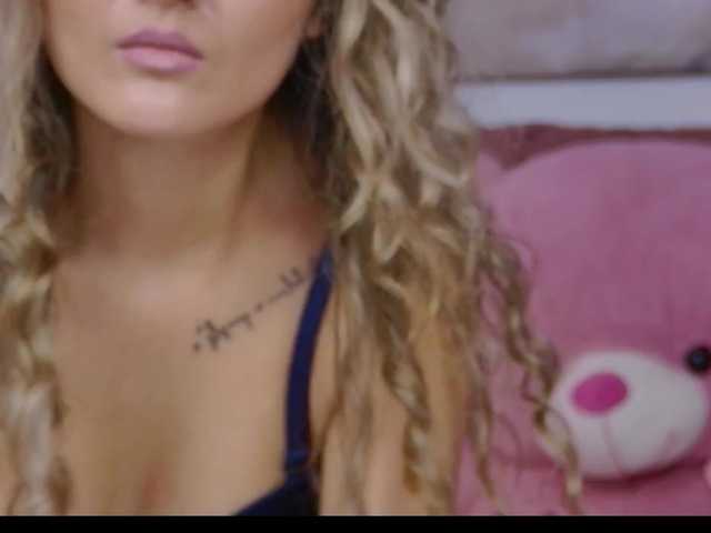 Live sex webcam photo for NicoleLegh #292402836