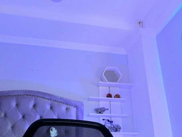 Live sex webcam photo for NicoleMonet #290450448