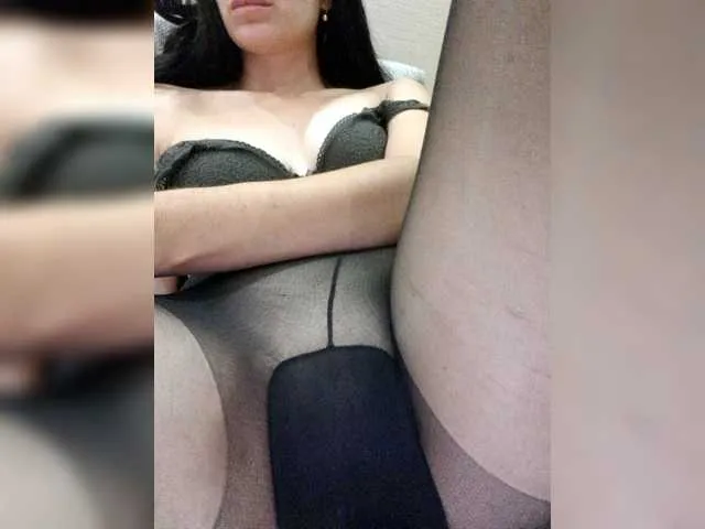 Live sex webcam photo for NicoleOneal #274088240