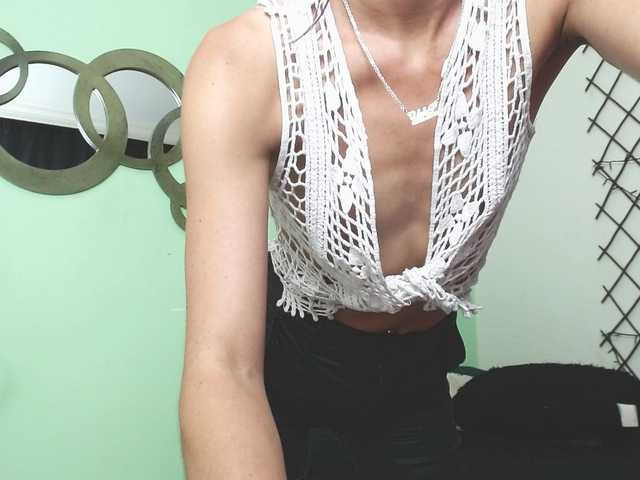 Live sex webcam photo for NicoleSantana #287925508