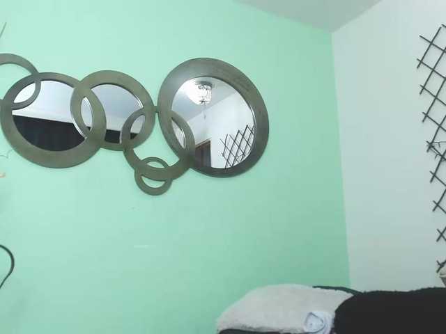 Live sex webcam photo for NicoleSantana #287925509