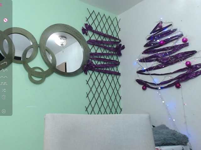 Live sex webcam photo for NicoleSantana #287925525