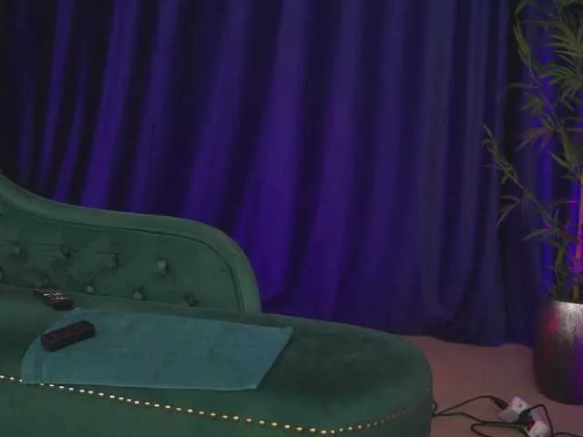 Live sex webcam photo for NicoleSarahX #277923657