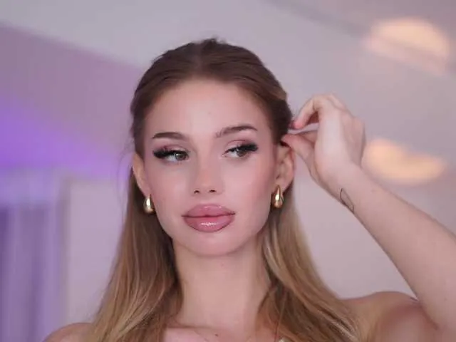 Live sex webcam photo for NicoleSarahX #290451001