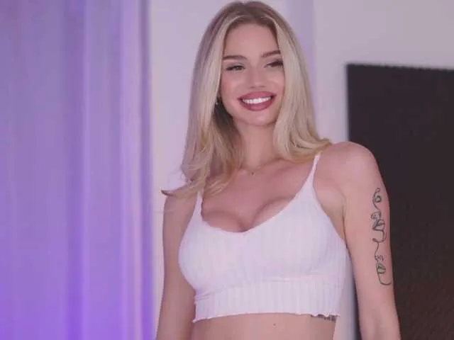 Live sex webcam photo for NicoleSarahX #290960982