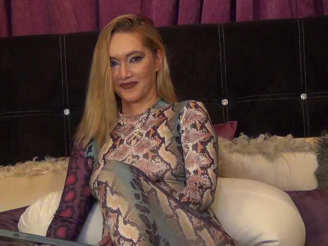 Live sex webcam photo for NicoleSinn #291391394