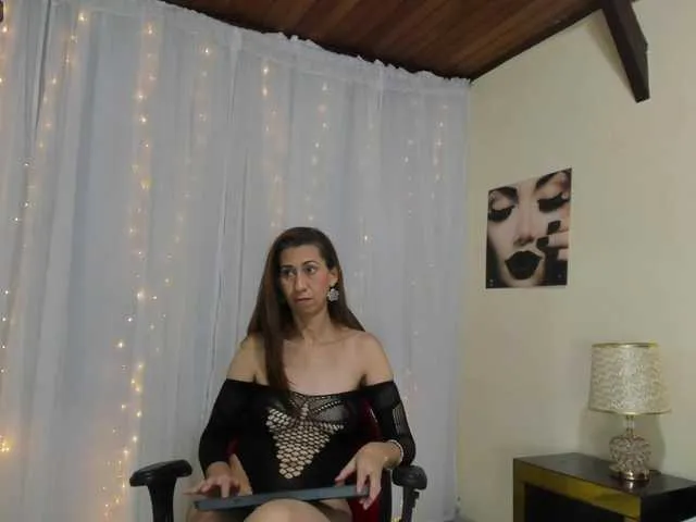 Live sex webcam photo for NicoleeGreen #275686928