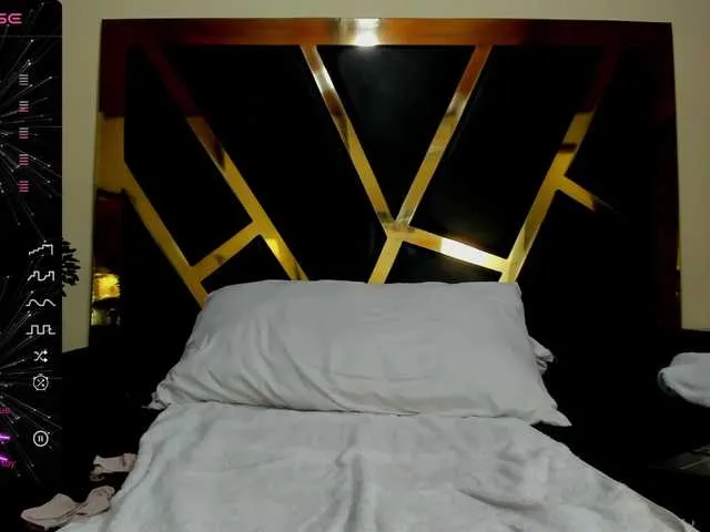 Live sex webcam photo for NicoleeGreen #276494714