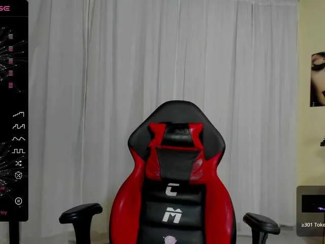 Live sex webcam photo for NicoleeGreen #276589764