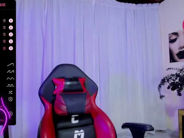 Live sex webcam photo for NicoleeGreen #276869470