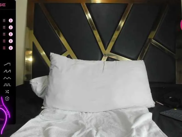 Live sex webcam photo for NicoleeGreen #277014135