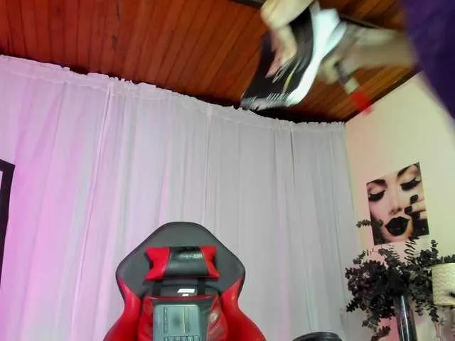 Live sex webcam photo for NicoleeGreen #277233323