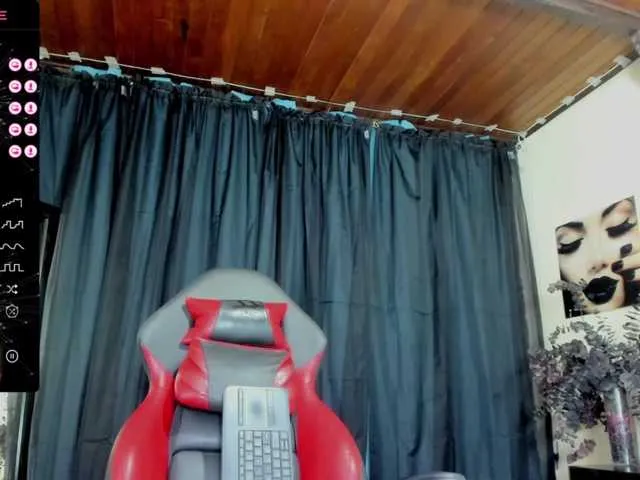 Live sex webcam photo for NicoleeGreen #277565927